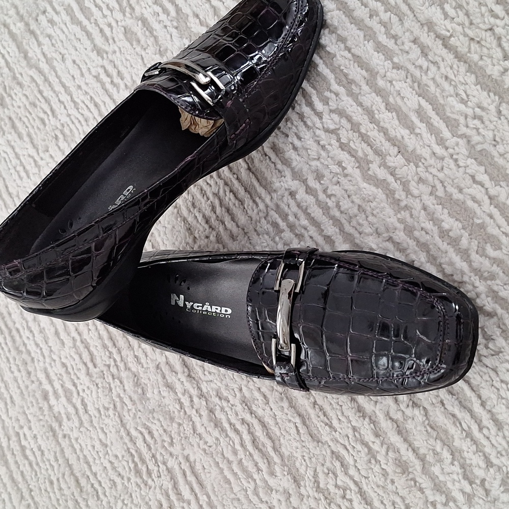 [8] patent leather lizard print NWOT